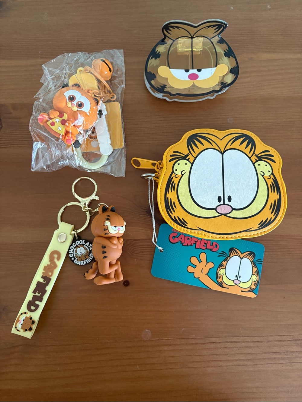 Garfield lovers starter pack - two keychains, hair clip and coin purse NEW